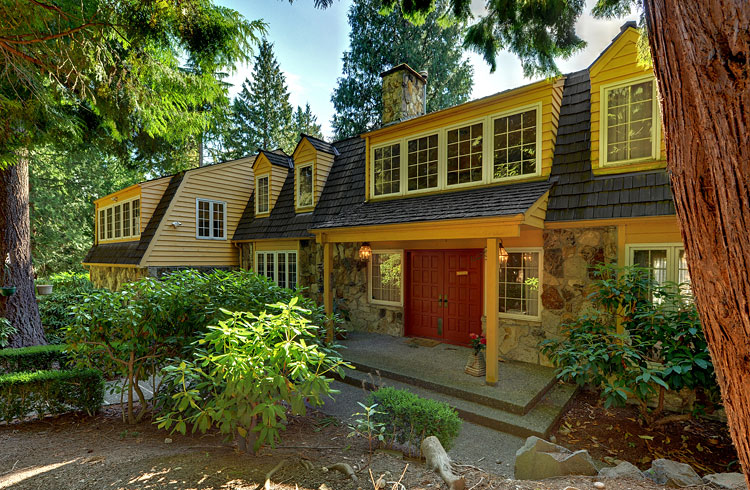 Home for sale by Seattle realtor Benjamin Chotzen. Click to Zoom.