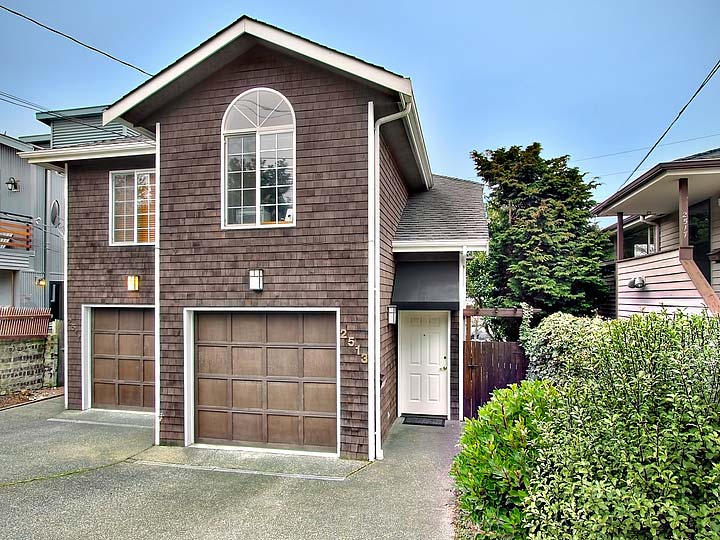 Home for sale by Seattle realtor Benjamin Chotzen. Click to Zoom.