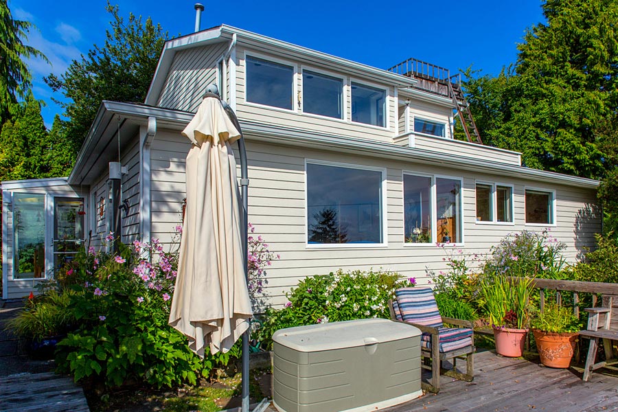 Home for sale by Seattle realtor Benjamin Chotzen. Click to Zoom.