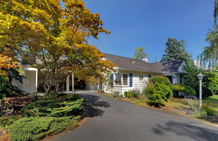 Home for sale by Seattle realtor Benjamin Chotzen. Click to Zoom.
